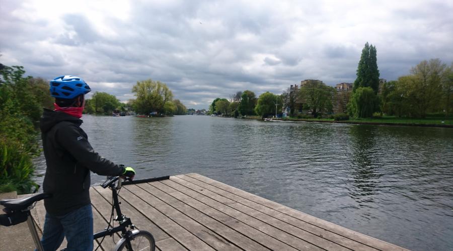 Cyclist viewing the Thames