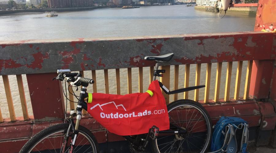 Cycling on the Thames Path