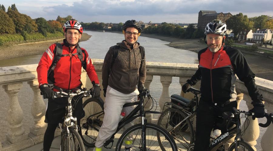 Cycling on the Thames Path