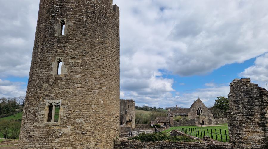 Hungerford Farleigh Castle