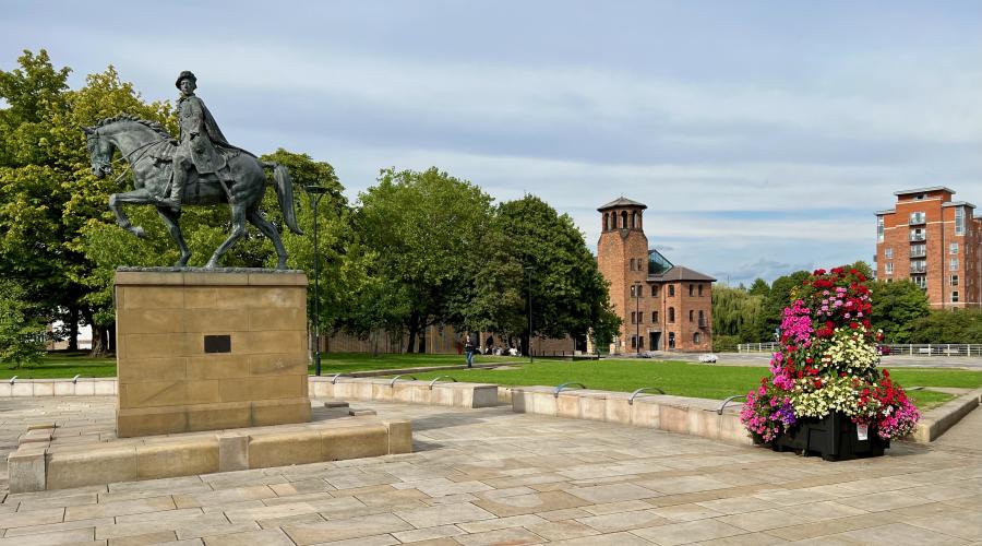 Bonnie Prince Charlie Statue with Museum of Making, Derby