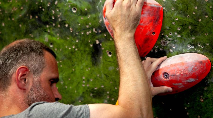 Close up of a boulderer