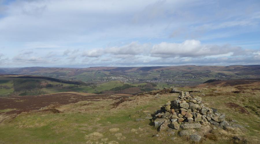 Cairn on Eyam Moor (C) Andrew Bowden Flickr CC2.0