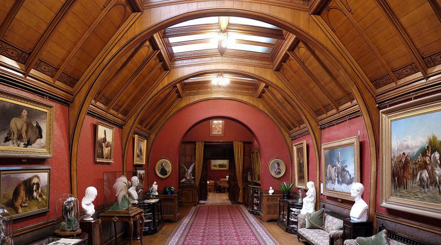 Cragside house top floor corridor