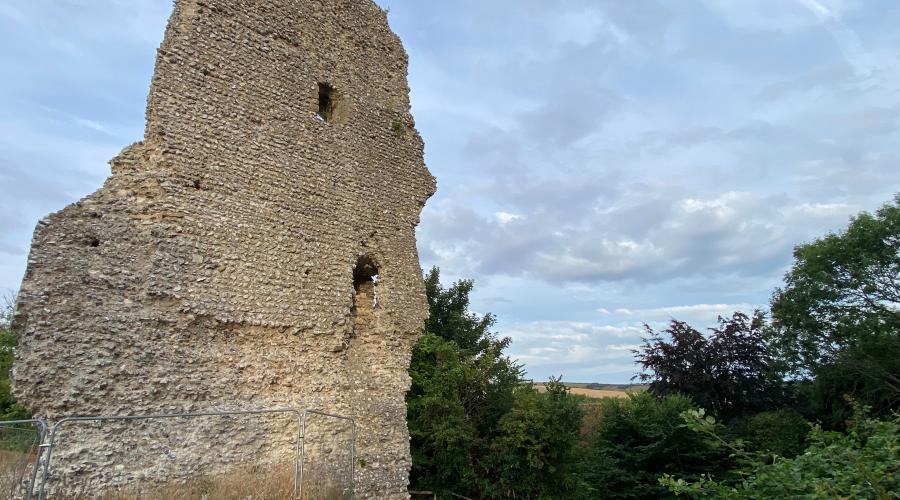 Another piece of Bramber Castle is very tall and scary looks like it's gonna fall over.