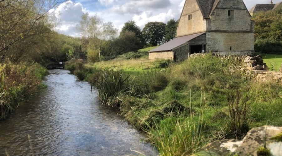 River and Old House Near Bourton