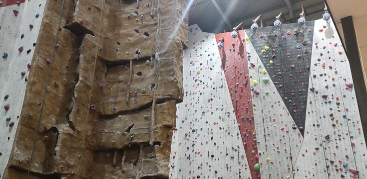 Indoor climbing wall